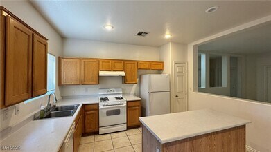 9549 Birch Basin Ct in Las Vegas, NV - Building Photo - Building Photo