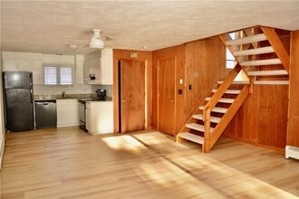 76 Batcheller Ave in Cranston, RI - Building Photo - Building Photo