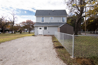 931 W Chestnut St in Denison, TX - Building Photo - Building Photo