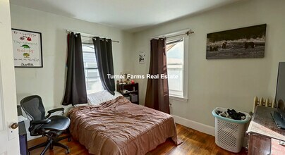 18 Bond St, Unit 1 in Somerville, MA - Foto de edificio - Building Photo