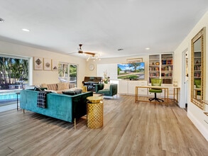 701 W Royal Palm Rd in Boca Raton, FL - Building Photo - Building Photo