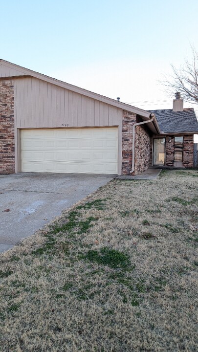7126 NW 115th St in Oklahoma City, OK - Foto de edificio