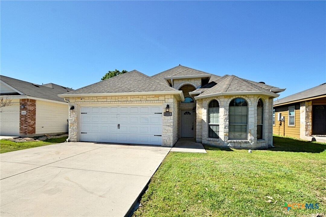 2428 Kolton St in New Braunfels, TX - Foto de edificio