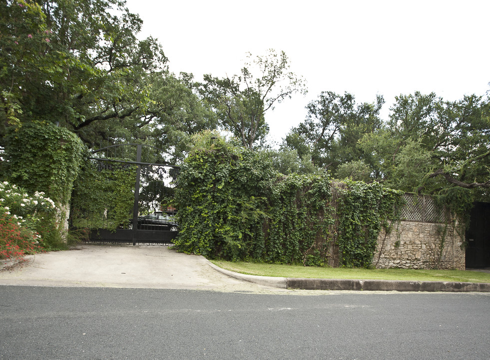 Batts House Apartments in Austin, TX - Foto de edificio