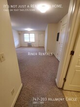 747 Hillmont Cir in Harrisonburg, VA - Foto de edificio - Building Photo