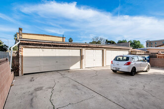 11300 Acacia Ave in Inglewood, CA - Building Photo - Building Photo