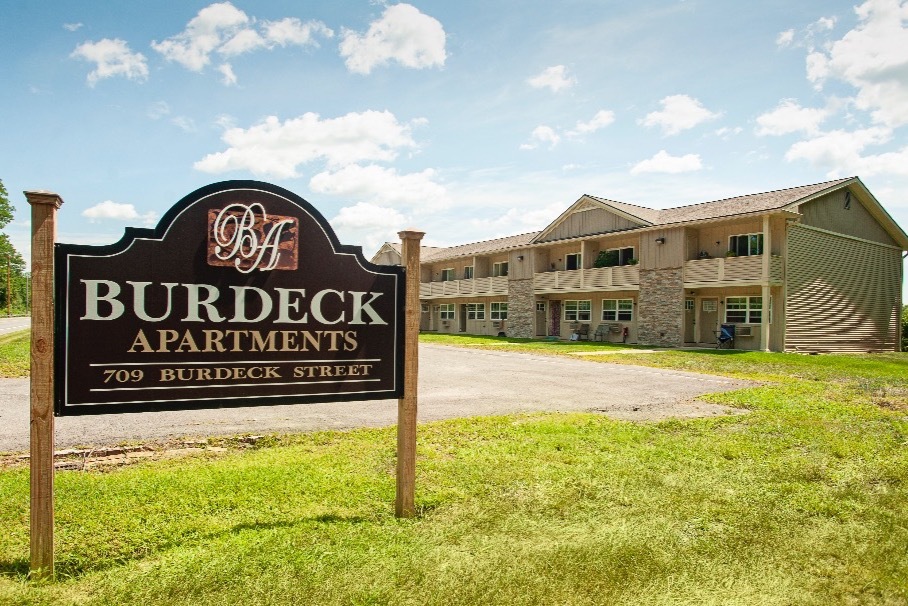 Burdeck Street in Schenectady, NY - Foto de edificio