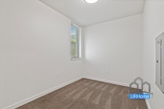 Hollywood 12 in Portland, OR - Foto de edificio - Building Photo