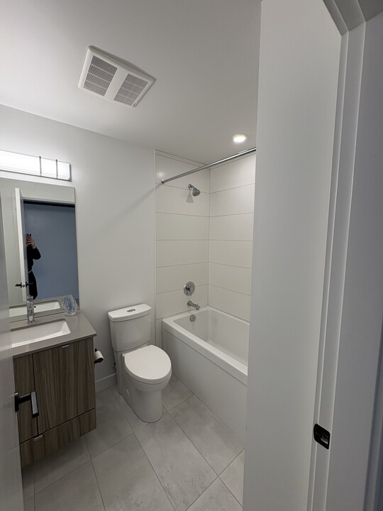 32828 Landeau Pl in Abbotsford, BC - Building Photo