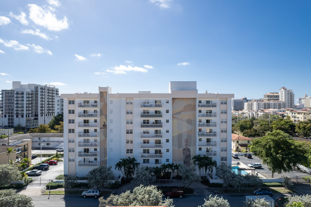 Gables Corinthian Plaza in Coral Gables, FL - Building Photo