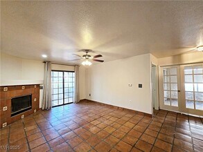 8452 Boseck Dr, Unit 106 in Las Vegas, NV - Building Photo - Building Photo