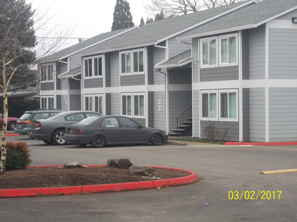 Brookwood Apartments in Hillsboro, OR - Foto de edificio