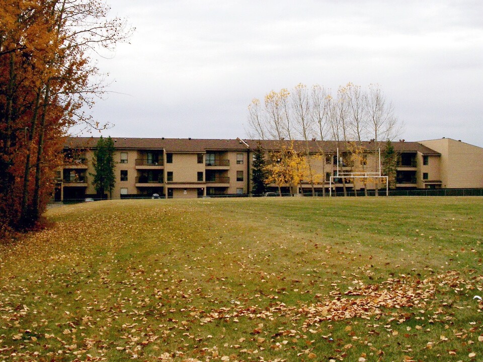 Westhaven Manor in Edson, AB - Building Photo