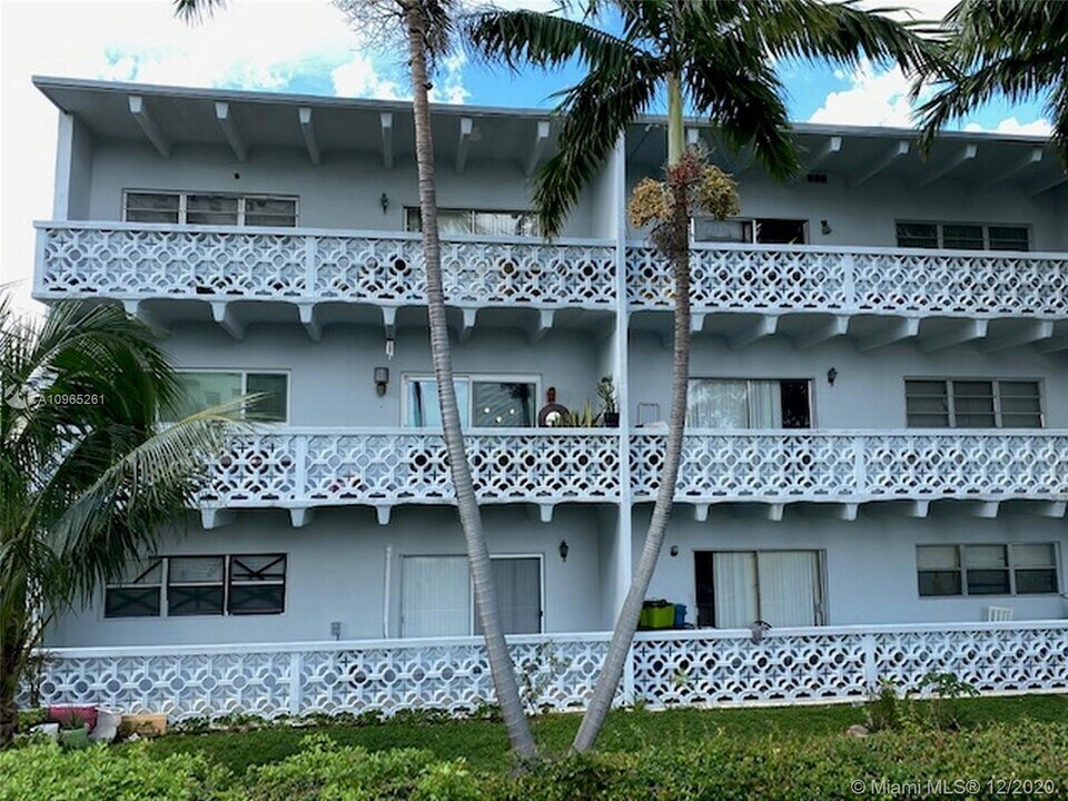 2005 Sans Souci Blvd-Unit -101 in North Miami, FL - Building Photo