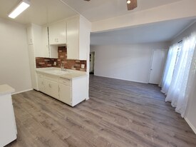 13531 Wyandotte St in Los Angeles, CA - Building Photo