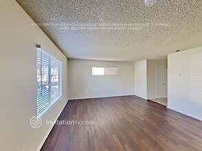 120 E 67th Way in Long Beach, CA - Building Photo - Building Photo