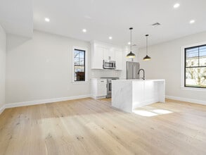 48R Woodward St, Unit 1 in Boston, MA - Building Photo - Building Photo