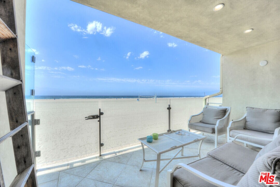 4 Lighthouse St-Unit -5 in Marina Del Rey, CA - Building Photo