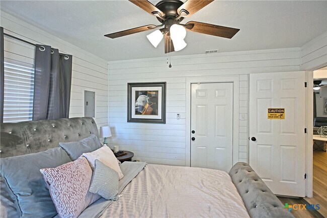 553 Scenic Dr in Canyon Lake, TX - Building Photo - Building Photo