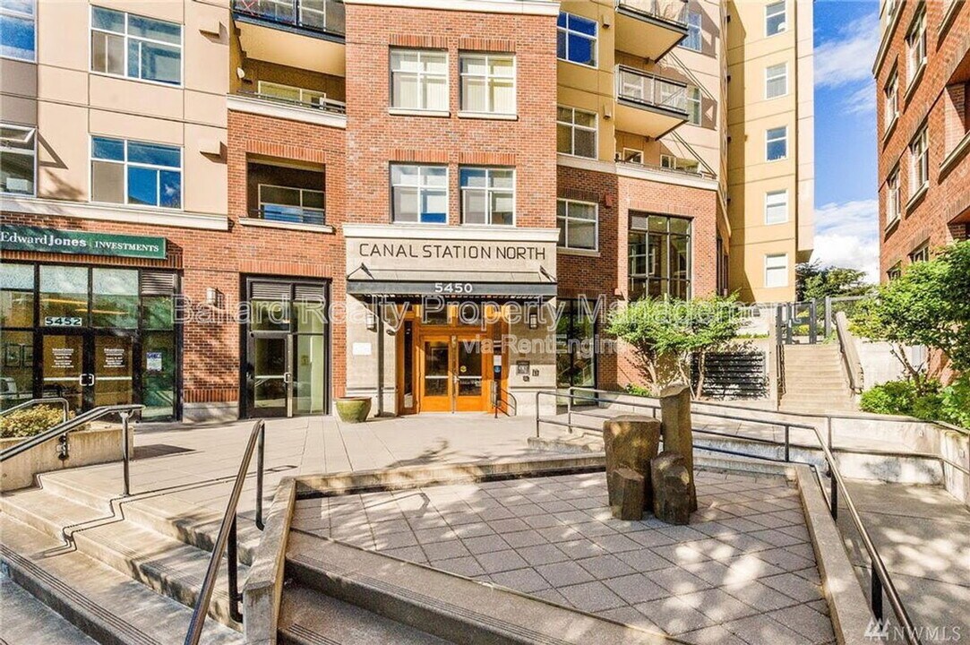 5450 Leary Ave NW in Seattle, WA - Building Photo