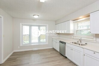 9952 N Charlotte St in Kansas City, MO - Building Photo - Building Photo