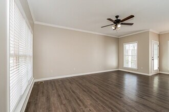 7883 Rainey Dr, Unit 04-301 in Nashville, TN - Foto de edificio - Building Photo