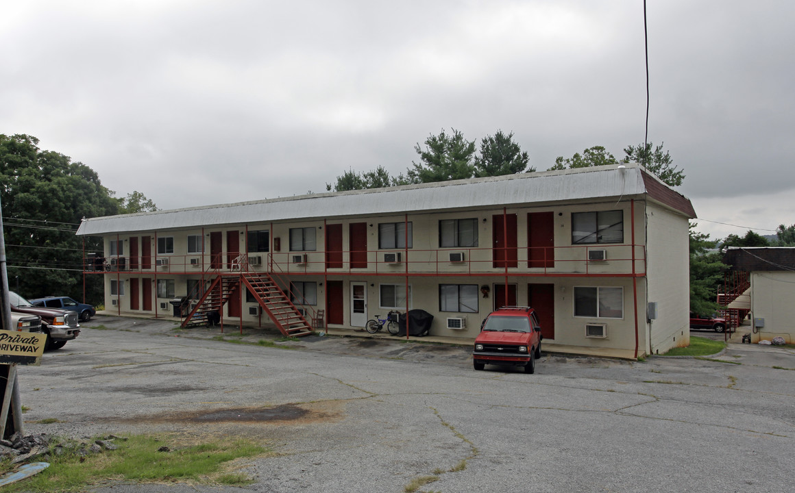 Meadowlark Apartments in Bluff City, TN - Foto de edificio