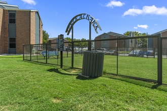23Hundred Apartments in Sherman, TX - Foto de edificio - Building Photo