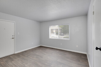 Lafayette Square Apartments in Camden, SC - Building Photo - Interior Photo