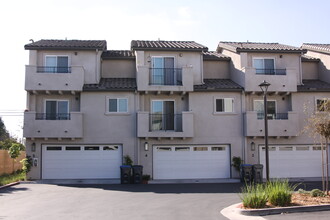 Village Run Townhomes in Santee, CA - Building Photo - Building Photo