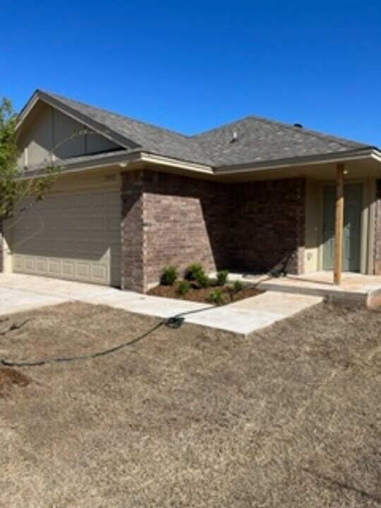 2937 NW 195th St in Edmond, OK - Foto de edificio