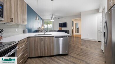 2323 E Highland Ave, Unit 1502 in Phoenix, AZ - Foto de edificio - Building Photo