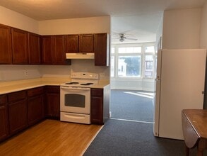 408 Central St in Franklin, NH - Foto de edificio - Building Photo