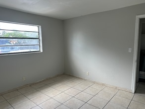 6151 Eaton St in Hollywood, FL - Building Photo - Building Photo