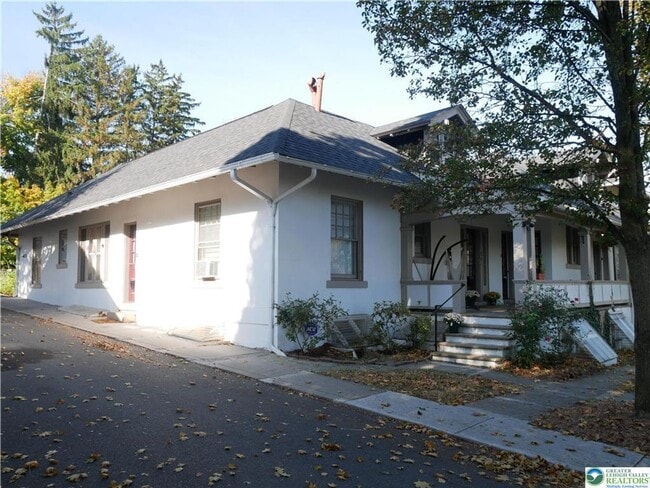 property at 2122 Walnut St