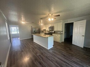 145 E Ratcliff St in Shreveport, LA - Building Photo - Building Photo