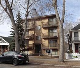 Cambridge House in Calgary, AB - Building Photo - Building Photo