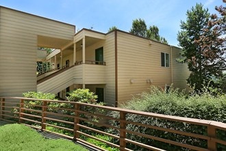 North Hill in Tukwila, WA - Foto de edificio - Building Photo