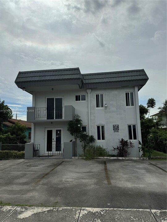 1861 NW 19th St in Miami, FL - Building Photo