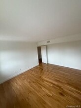 250 Artist Lake Dr in Middle Island, NY - Building Photo - Building Photo