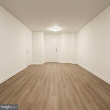 1121 Arlington Blvd, Unit 703 in Arlington, VA - Foto de edificio - Building Photo