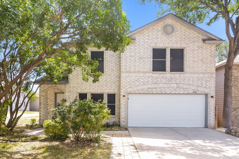 438 Wiggins Creek in San Antonio, TX - Building Photo