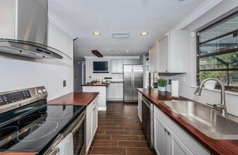 3006 Cinnamon Blvd in Palm Harbor, FL - Building Photo - Building Photo