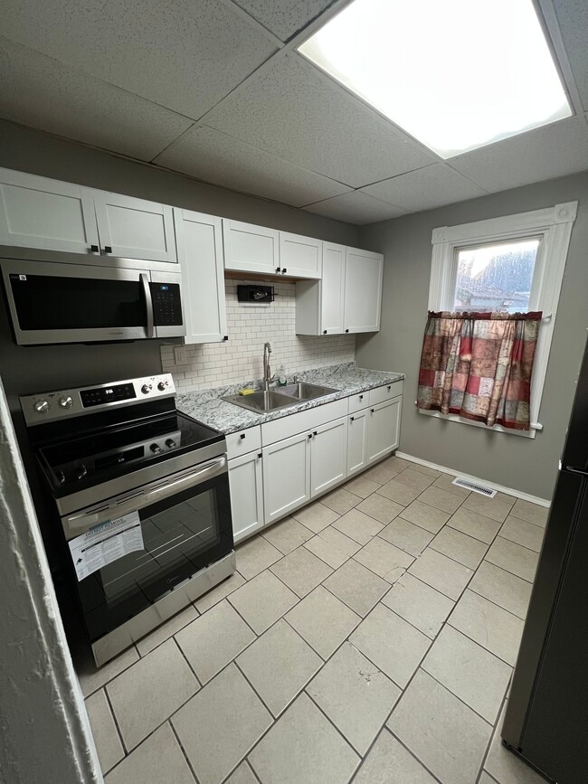 101 Superior St, Unit Down in Rochester, NY - Building Photo - Building Photo