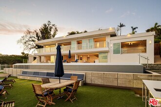 467 Paseo Miramar in Los Angeles, CA - Building Photo - Building Photo