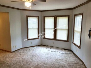 300 Wampum Ave in Ellwood City, PA - Building Photo - Building Photo