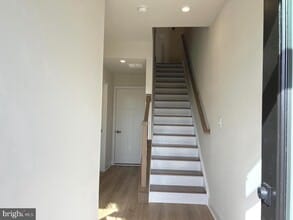 4308 Ellipse Ter in Chantilly, VA - Foto de edificio - Building Photo