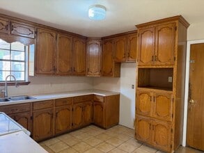 1305 James Cir in Pharr, TX - Building Photo - Building Photo