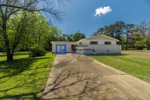 1605 Wilhurst St in Jackson, MS - Building Photo