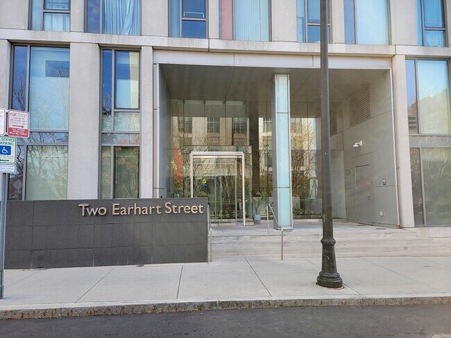 2 Earhart St, Unit 314 in Cambridge, MA - Building Photo - Building Photo